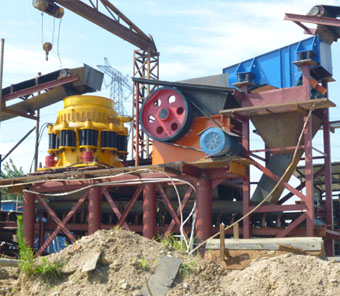 錳礦石加工現場